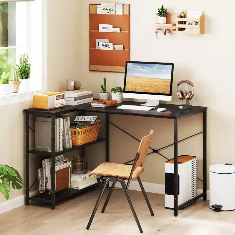 Bureau d'angle en L avec prises de courant, étagère réglable, cadre métallique robuste, marron/blanc/noir